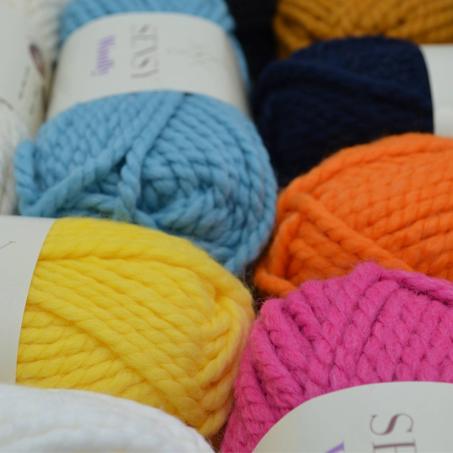 Sensy Woolly Yarn, 3.5 oz, 66 Yards, Gauge 6 Super Bulky: Peacock / 1 Skein