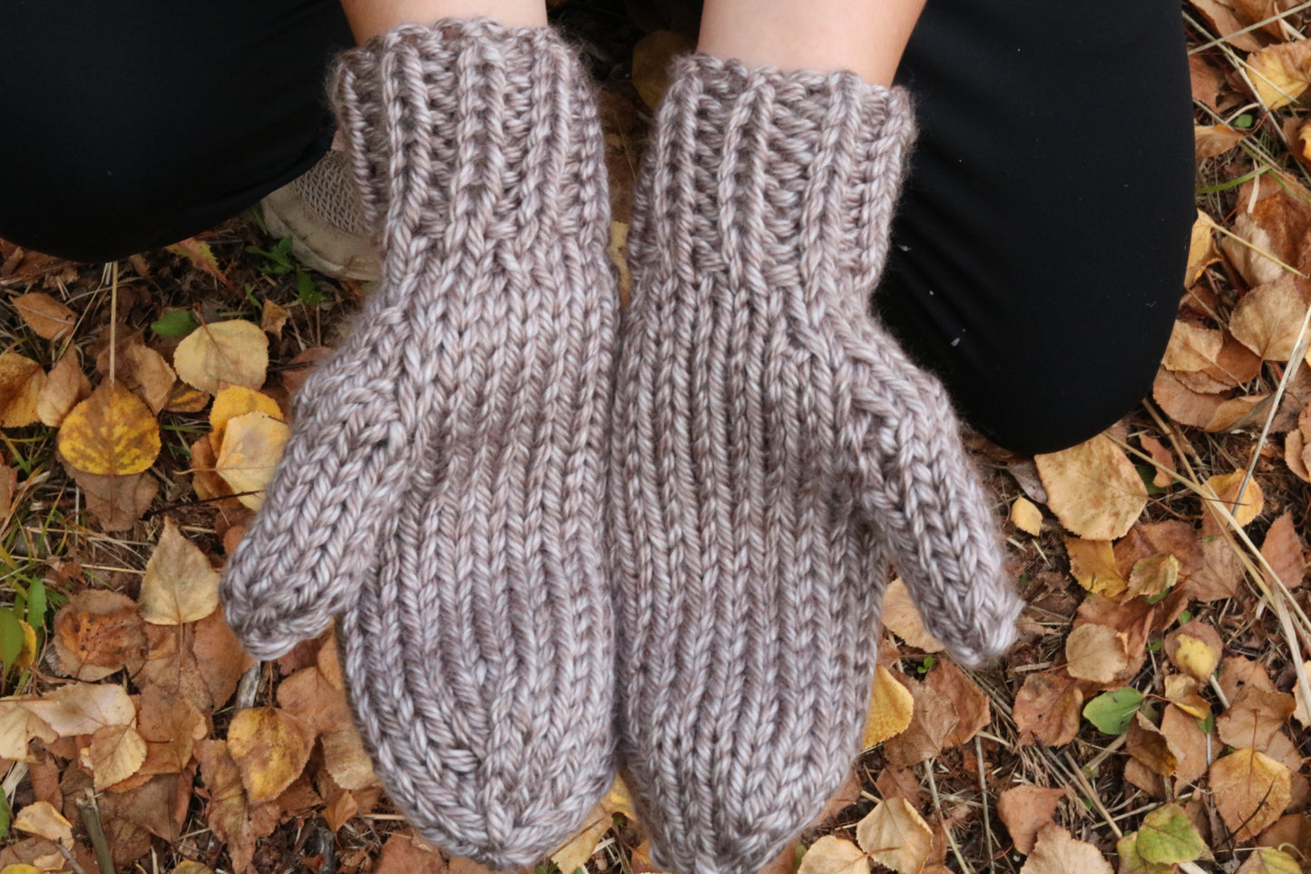 Chunky Knit Mittens (Light Brown)