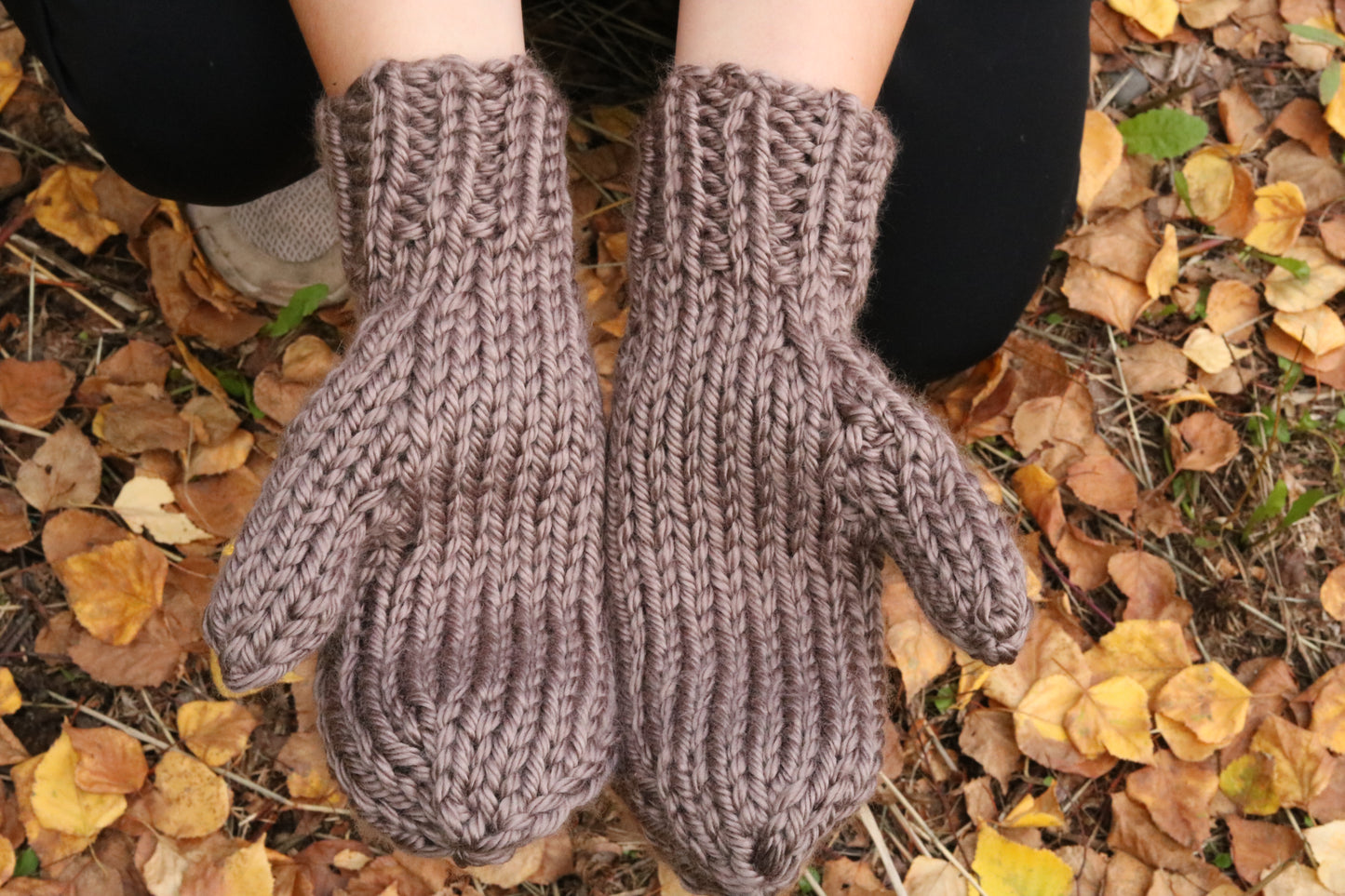 Chunky Knit Mittens (Brown)